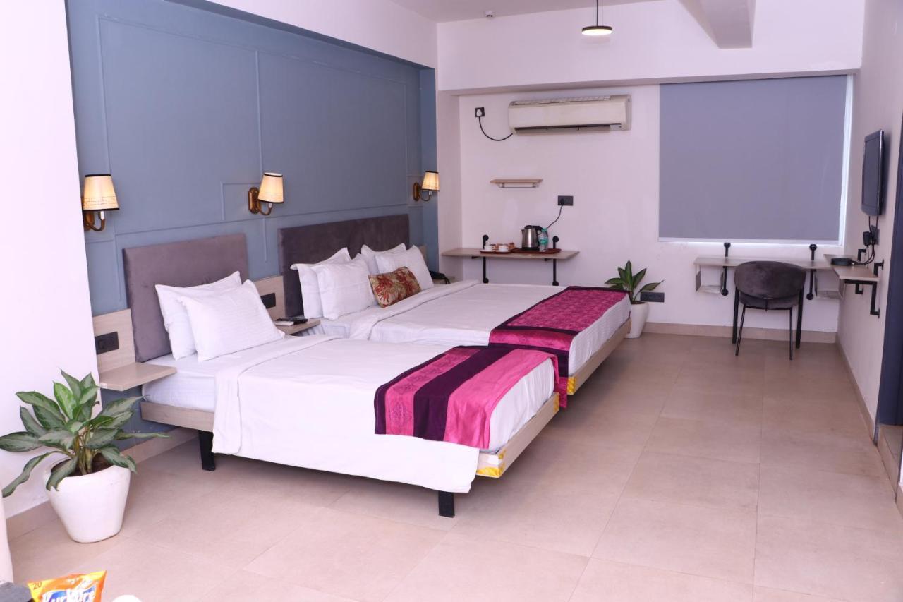 Virohaa Garden Hotel Ghaziabad Exterior foto