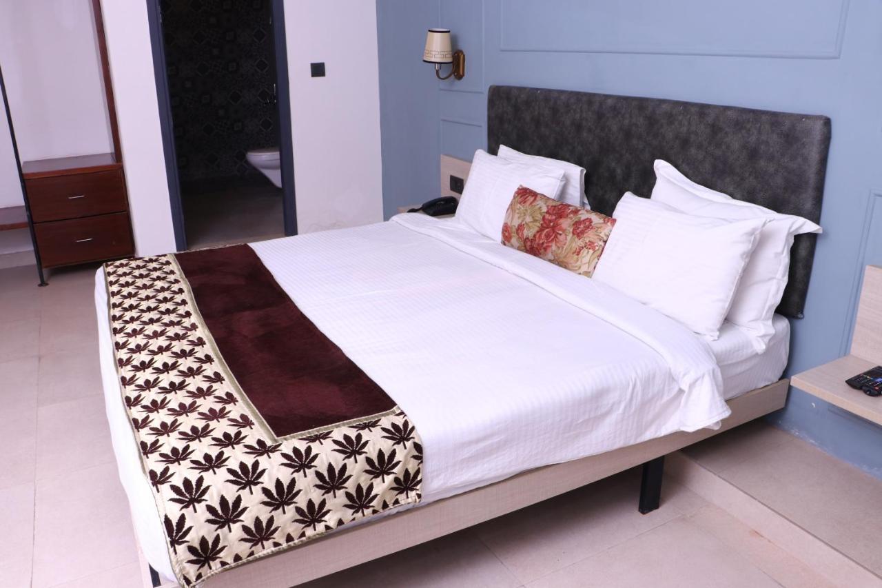 Virohaa Garden Hotel Ghaziabad Exterior foto