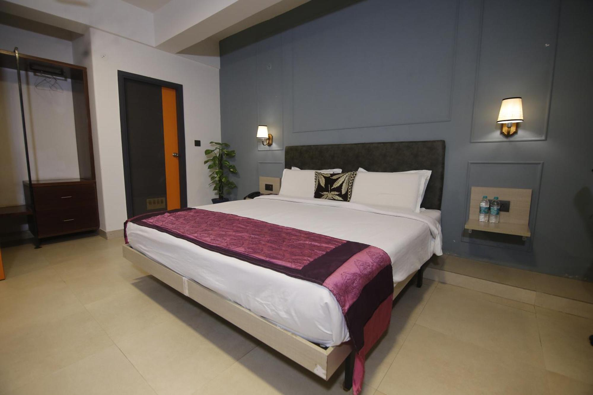 Virohaa Garden Hotel Ghaziabad Exterior foto